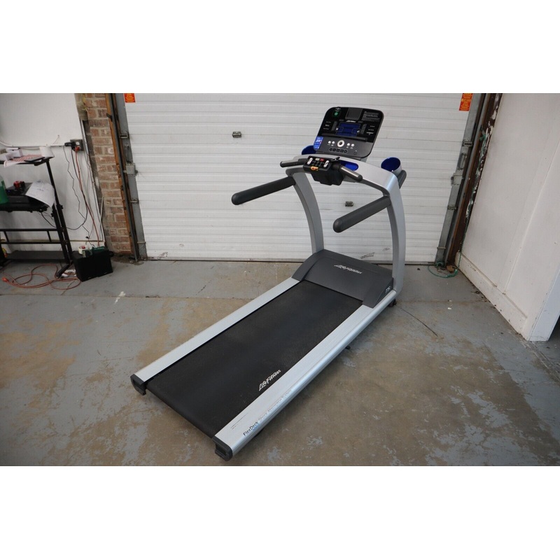 Used Life Fitness T5 w Track+ Console T5-XX00-0103 Non Folding Treadmill