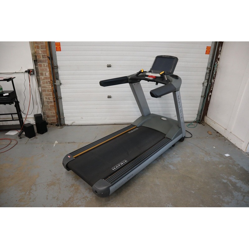 Used Matrix T7xe 2012 FTM501E Non Folding Commercial Treadmill For Home Gym